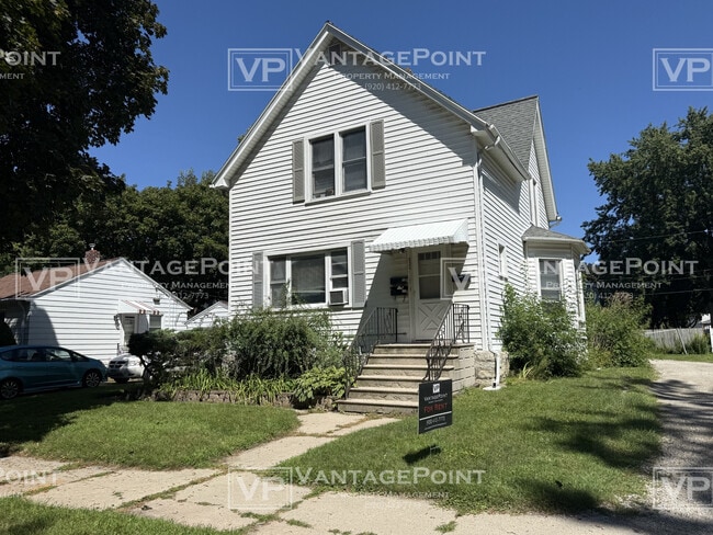 Building Photo - 832 Division St