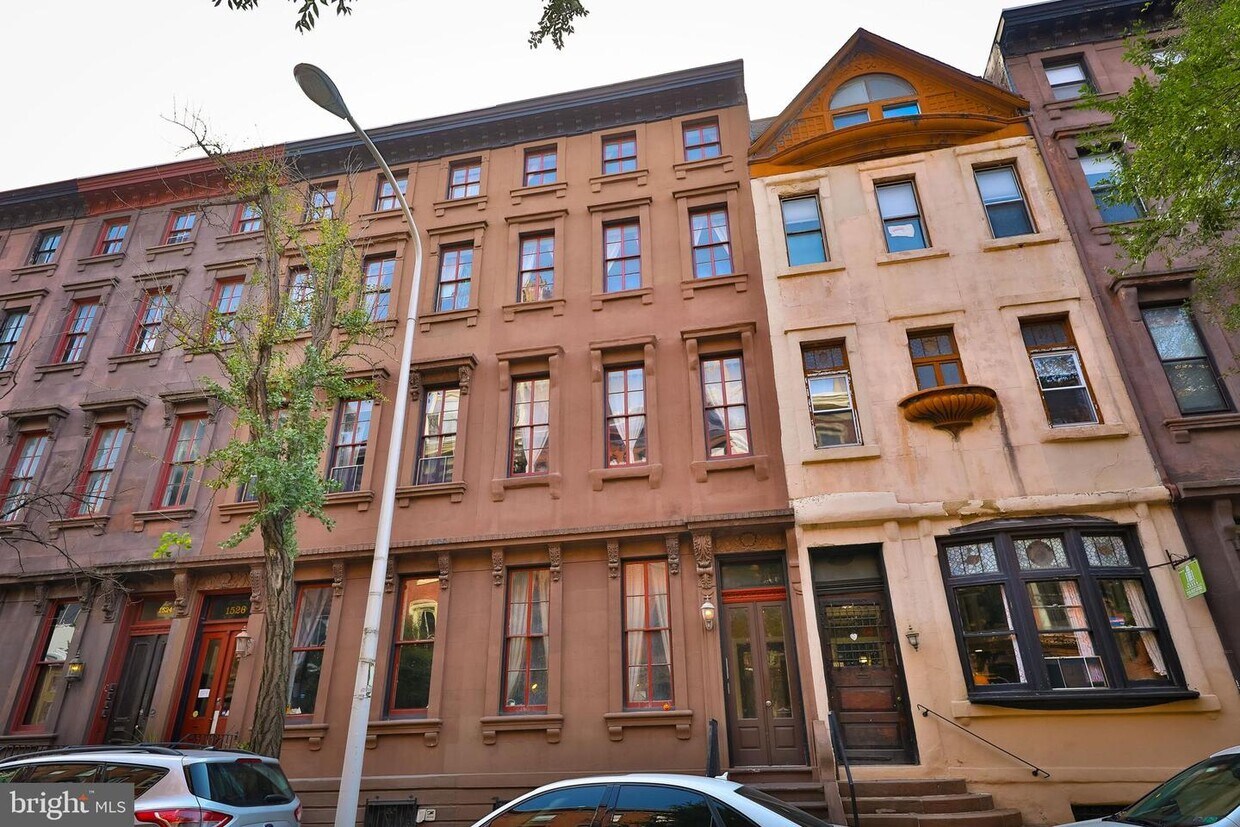 Primary Photo - 1528 Pine St
