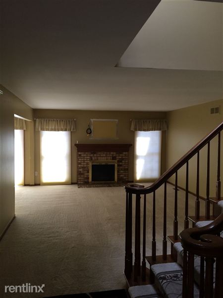 Building Photo - 49420 Richmond Ct