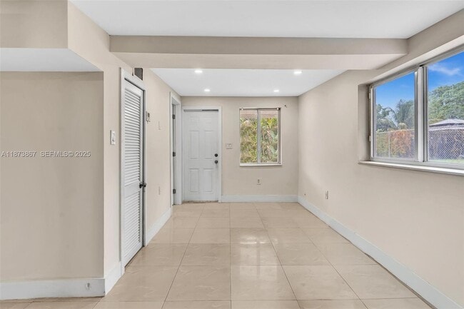 Foto del edificio - 921 NW 110th St