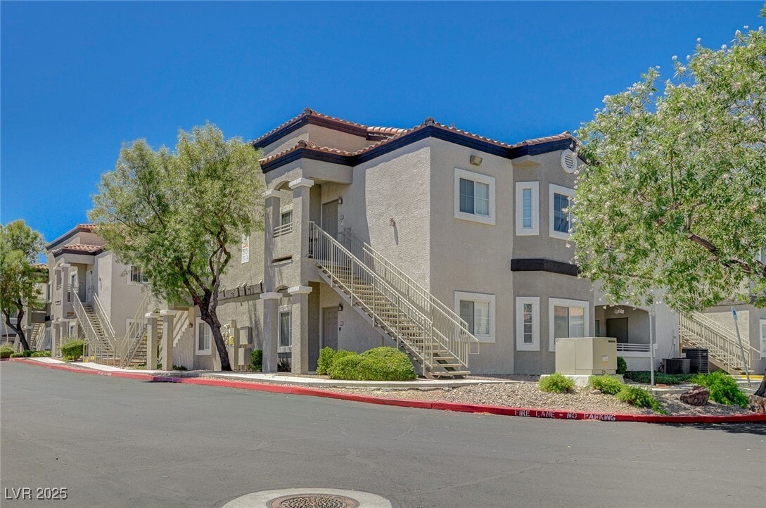 Foto principal - 6160 Rumrill St