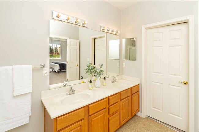 Foto del edificio - 2325 Pinnacle Ct