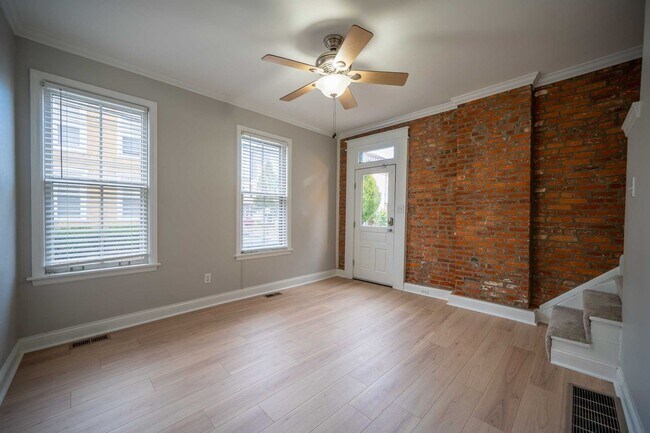 Building Photo - 510-512 S. Lazelle Street