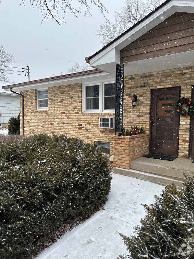Building Photo - 204 Nolden Ln