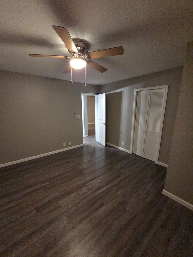 Foto del edificio - 734 N Country Acres Ave