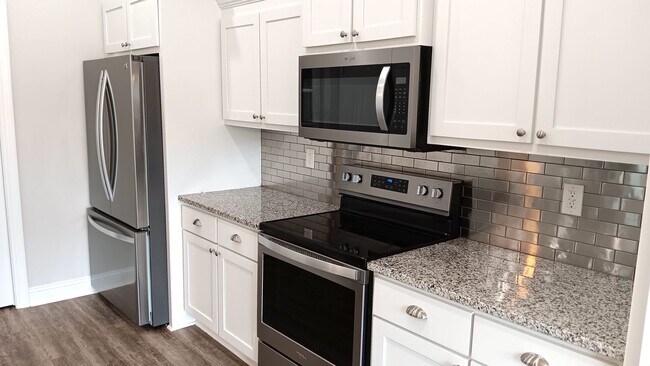 Foto del edificio - Modern 3 Bedroom, 2 Bath Home at The Summi...