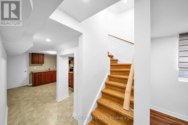 Photo du bâtiment - 2387 Kentucky Derby Way