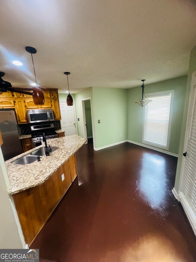 Foto del edificio - 3340 Rock Creek Dr