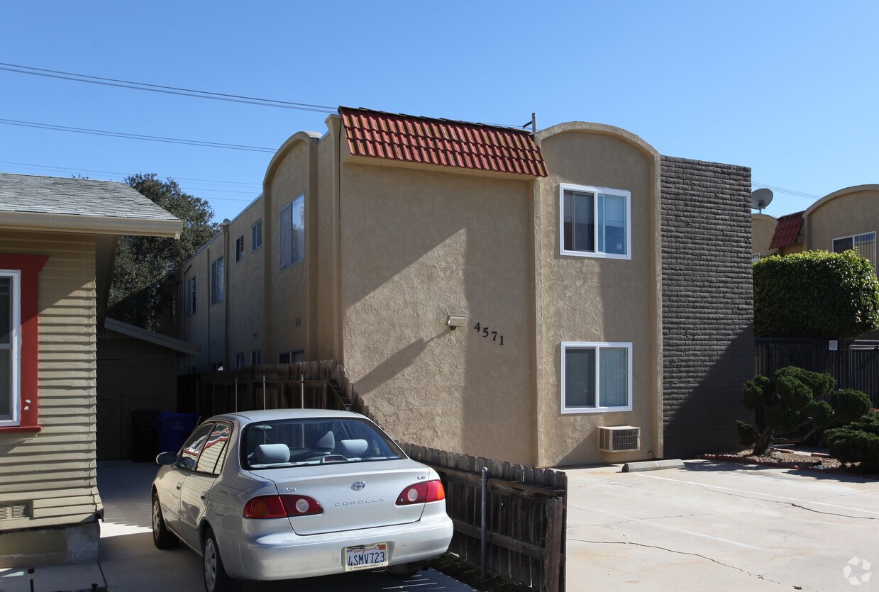 Building Photo - 4571 Utah St