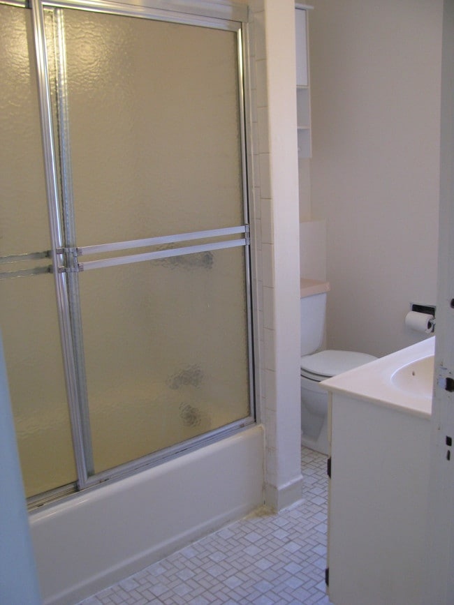 Bathroom - 167 Rolling St