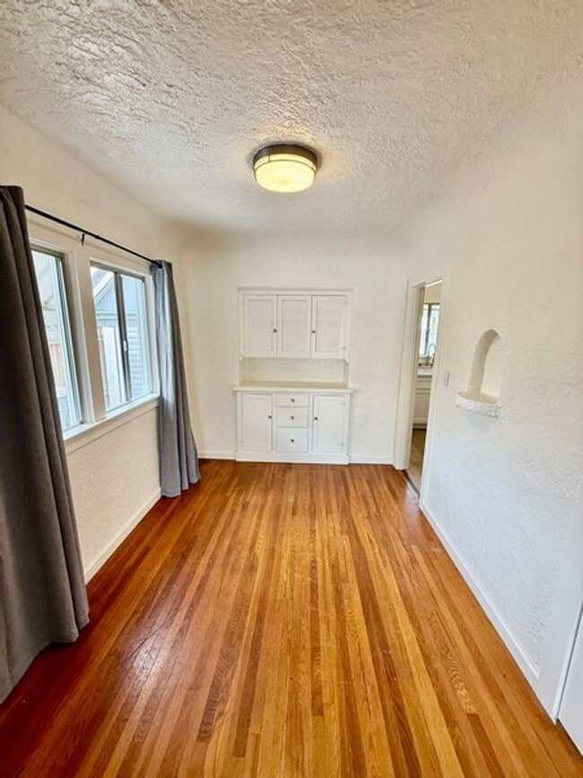 Foto del edificio - Charming 2 bedroom house with a yard