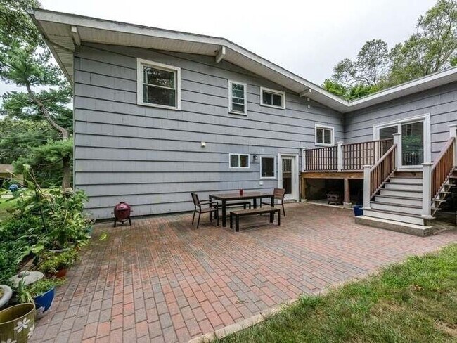 Building Photo - 38 Winchester Dr