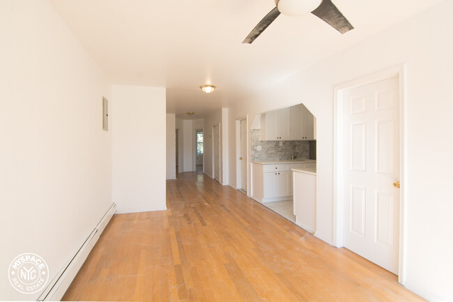 Building Photo - 499 Maple St