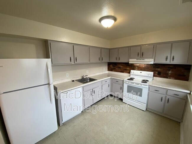 Building Photo - 1000 James Madison Cir