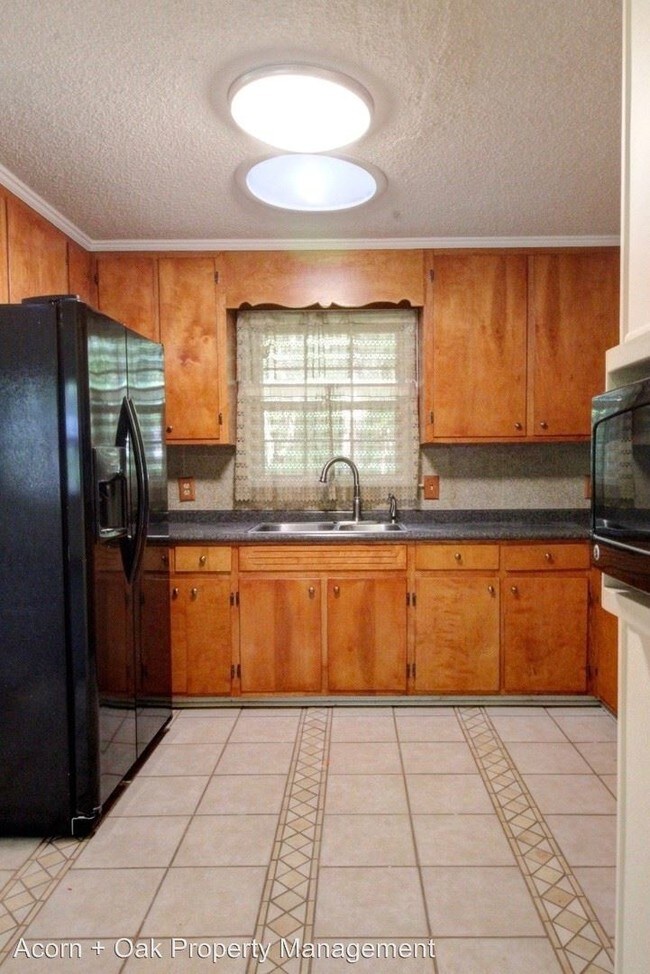 Building Photo - 3 br, 2.5 bath House - 2302 Caroline Dr