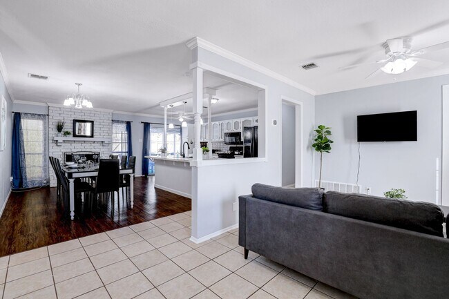 Foto del edificio - 10535 Breeds Hill Dr