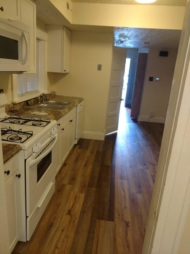 Foto del edificio - 3157 Ellwood Ave