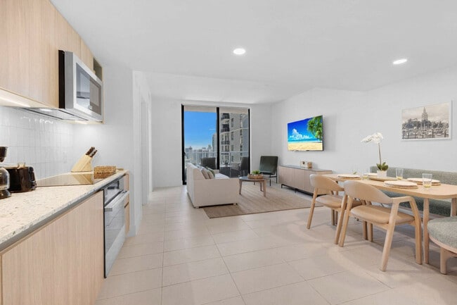 Building Photo - 601 NE 1st Ave