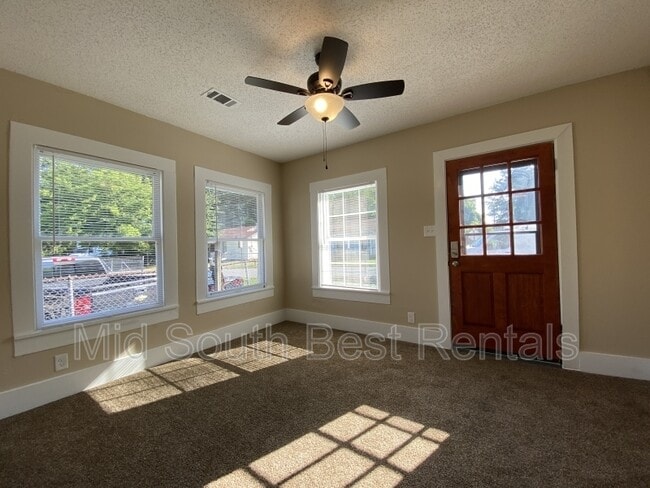 Building Photo - 4200 Alma St