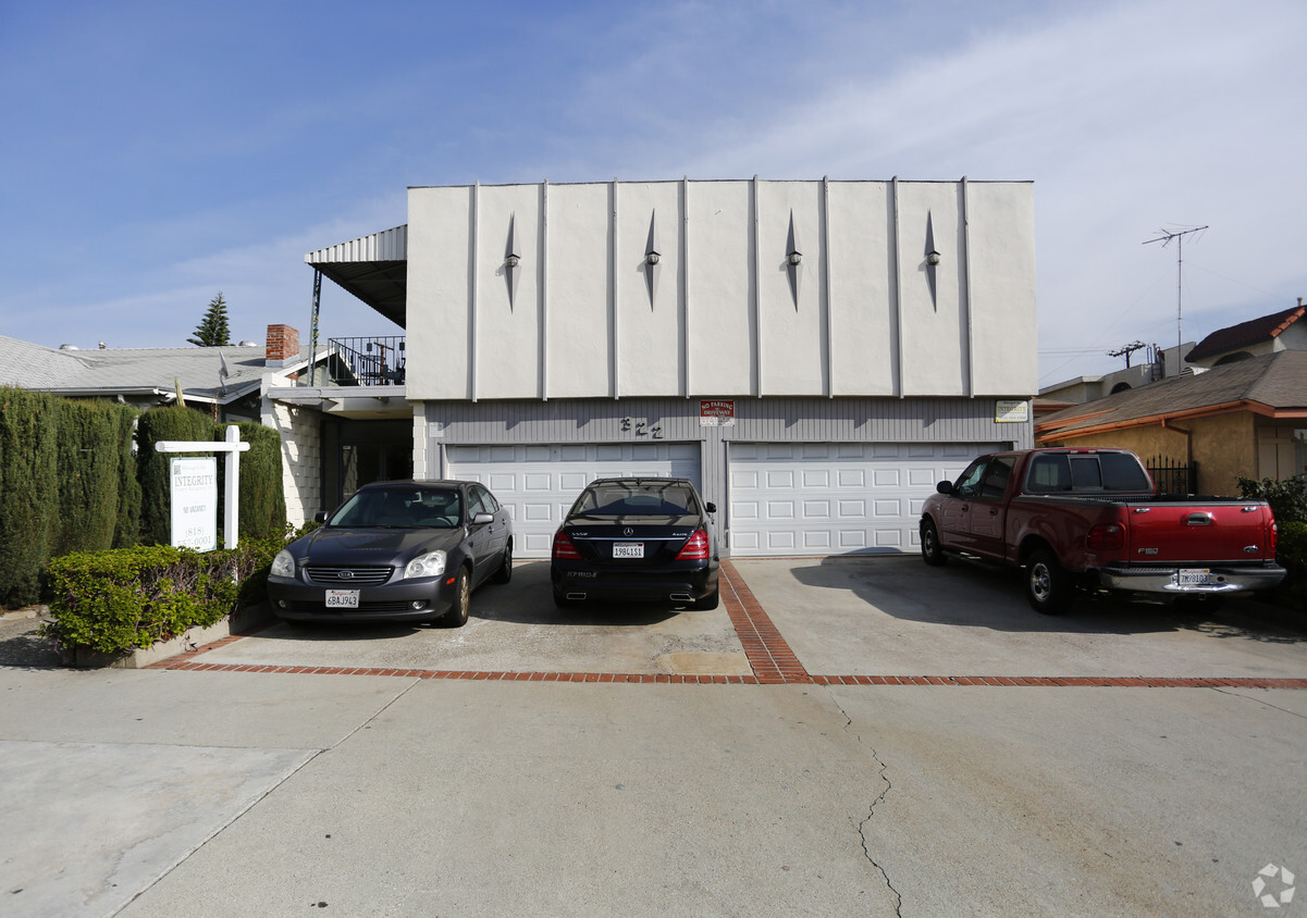 Building Photo - 322 N Isabel St