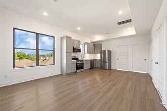 Building Photo - 5623 Eskridge St
