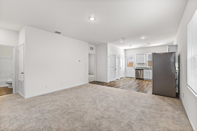 Building Photo - 1136 King Eider