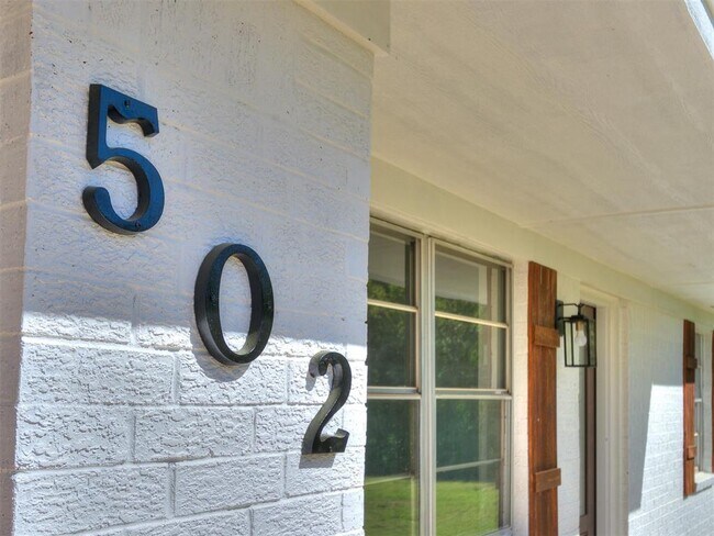 Foto del edificio - 502 N Oak St