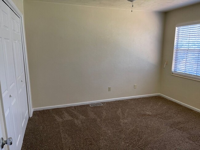 Building Photo - PORTLAND TOWNHOMES