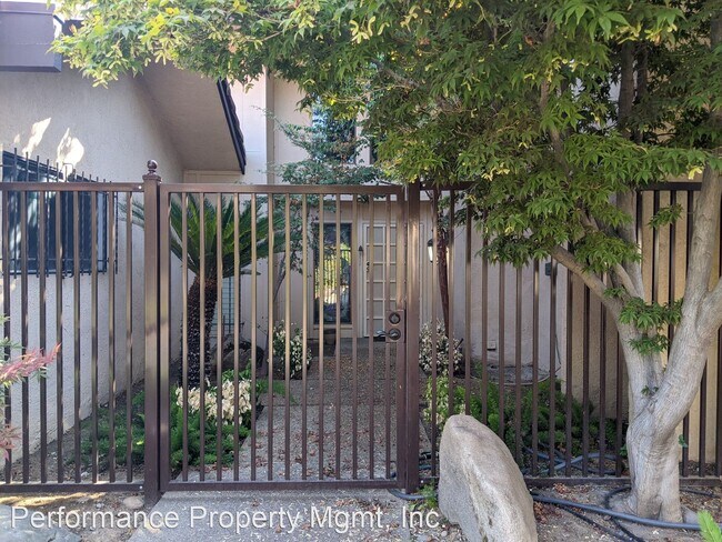Building Photo - 2 br, 2 bath House - 5516 N El Adobe Dr