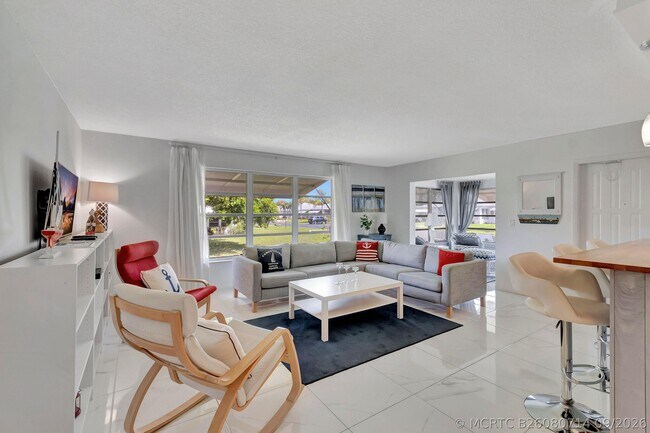 Foto del edificio - 1182 S Drive Cir
