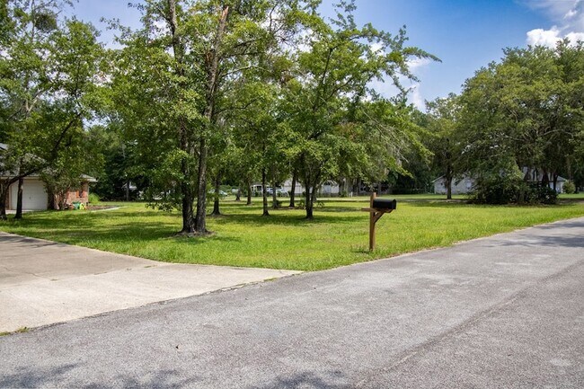 Foto del edificio - 21 Pinewood Ln