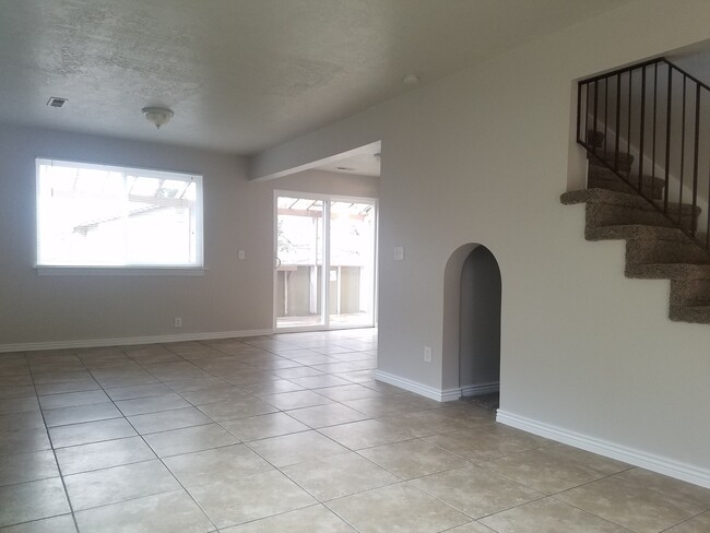 Building Photo - 7942 S Chadbourne Dr