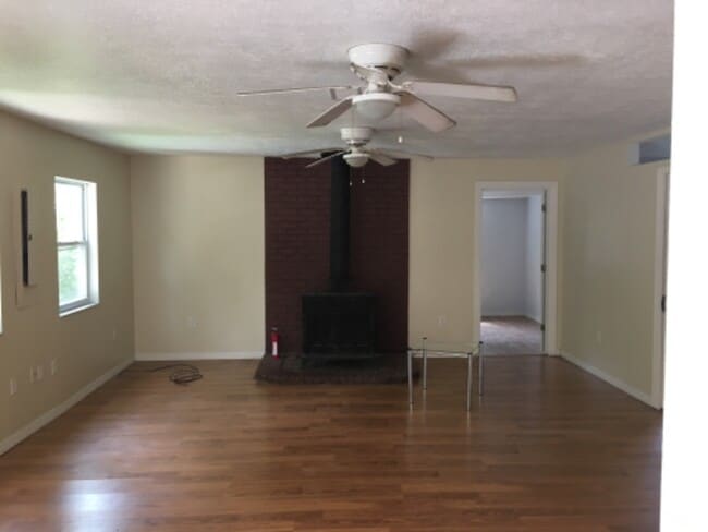 Building Photo - 15177 Oak Ln