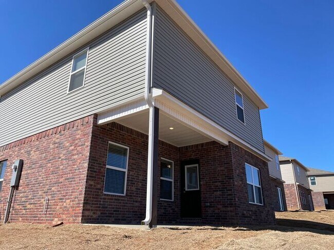 Foto del edificio - BRAND NEW Three Bedroom | Two and a Half B...