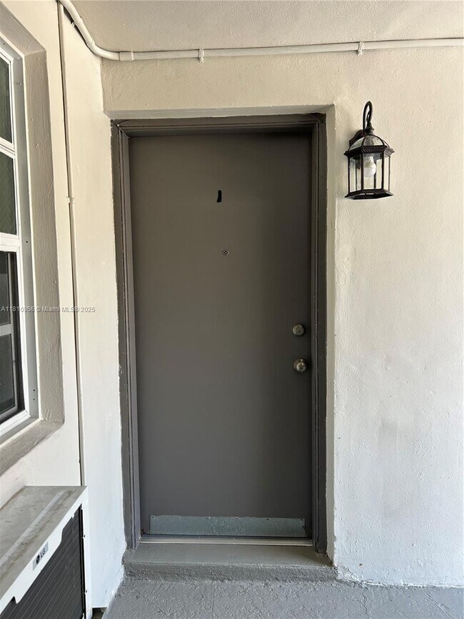 Foto del edificio - 543 SW 37th Ave