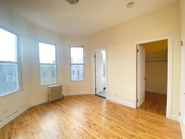 Foto del edificio - 2 bedroom in Brooklyn NY 11222