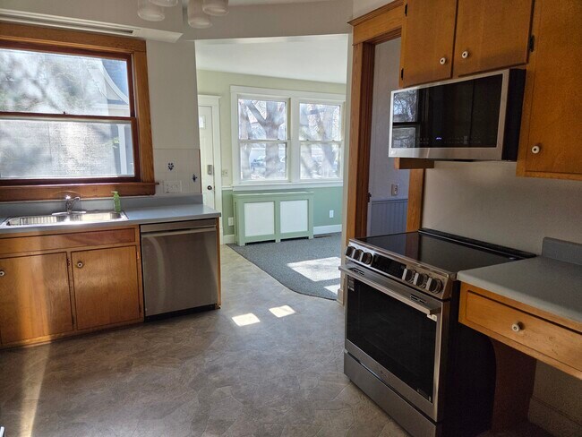 Foto del edificio - 511 W 1st St