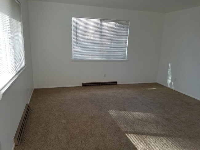 Building Photo - Triplex in Lafayette - 2 Bedroom 1 Bath End Unit