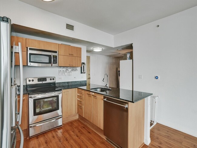 Building Photo - 350 S Miami Ave