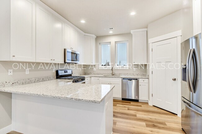 Building Photo - 1098 S High Ridge Rd