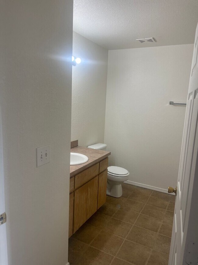 Foto del edificio - 3114 Oak Ln