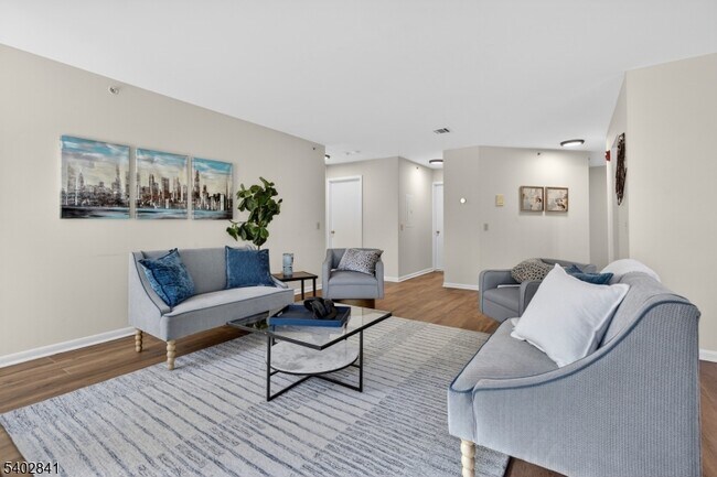 Foto del edificio - 11 Evergreen Dr