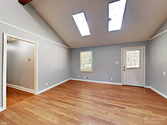 Building Photo - 422 Lester Rd