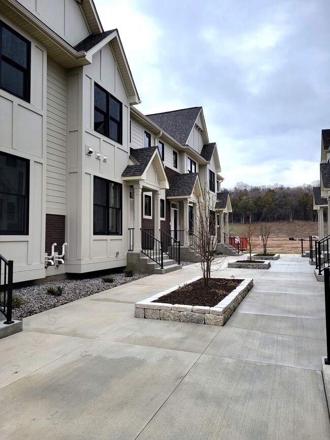 Building Photo - Executive Luxury Rentals