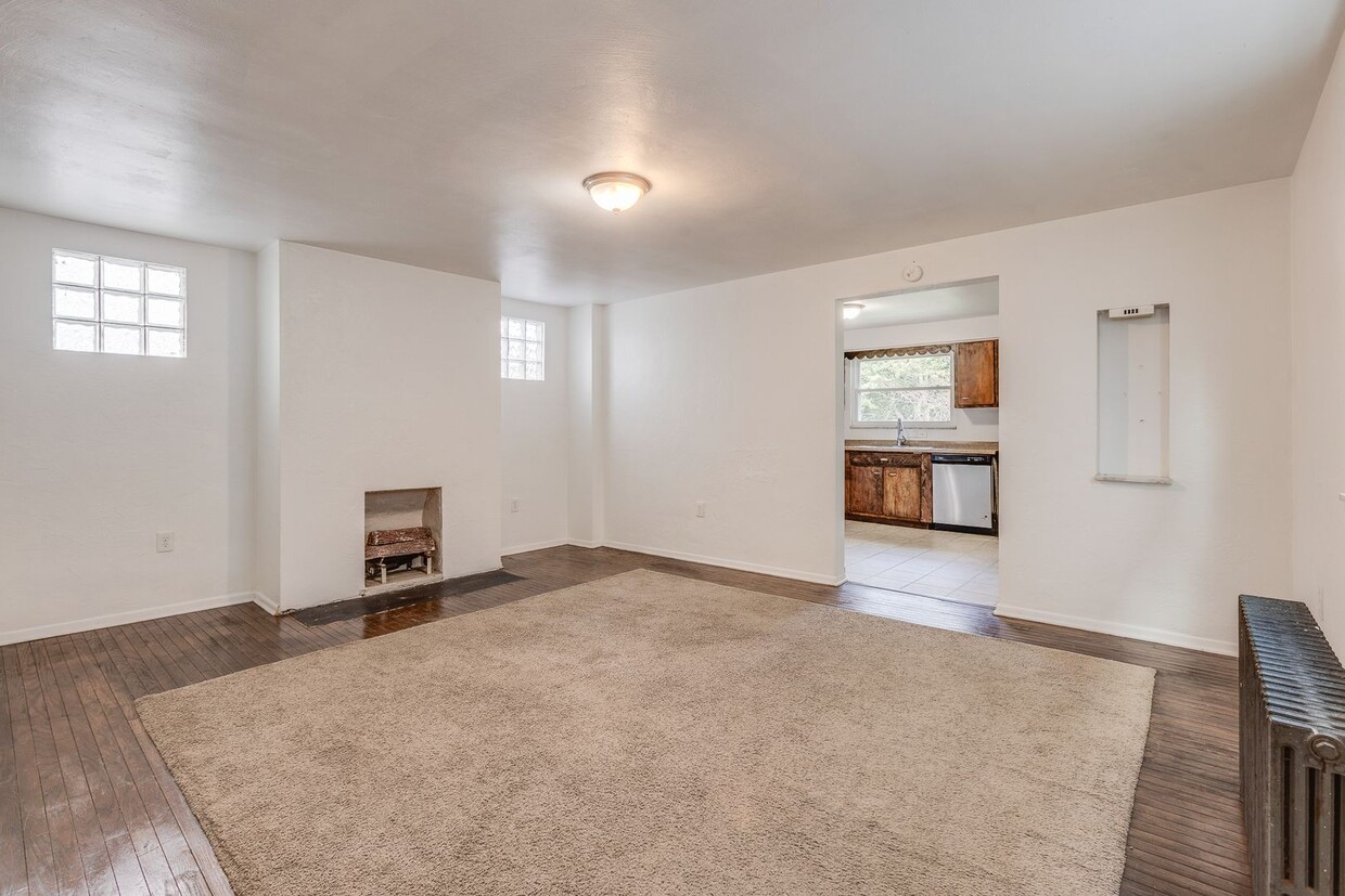 Available August - Great 3 Bedroom Mt. Wa... - Available August  - Great 3 Bedroom Mt. Wa...