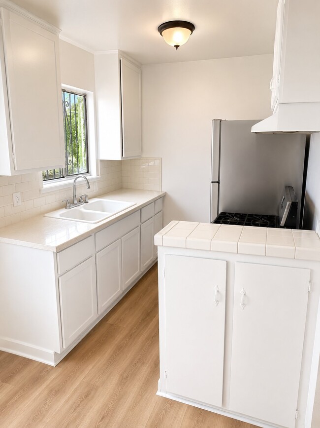 Photo - 901 W 76th St Apartment