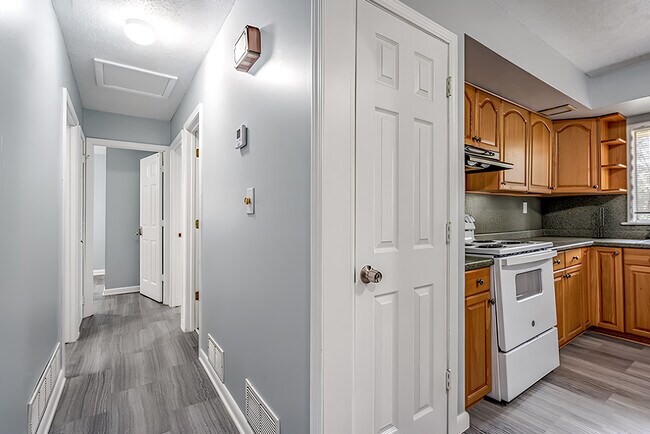 Foto del edificio - 624 Powers Ferry N Southeast