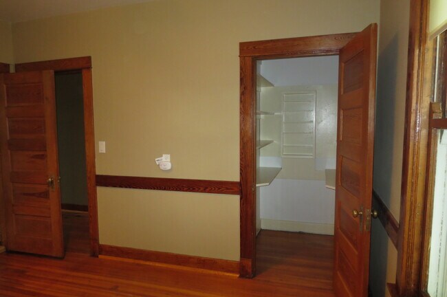 kitchen showing pantry Apt 8 - 627 Ripley St