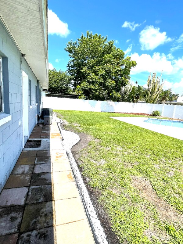 Building Photo - 1515 Sawyerwood Ave