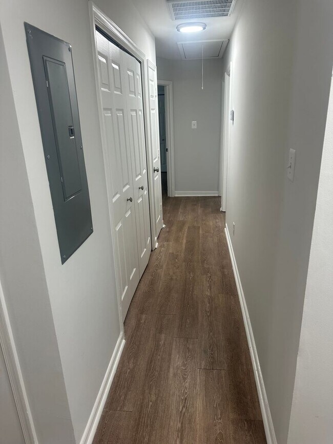Foto del edificio - 912 Hartford Ln
